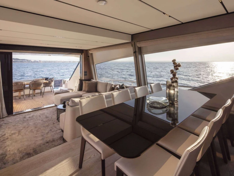 Noleggio Yacht di lusso con o senza skipper Ferretti a Sorrento