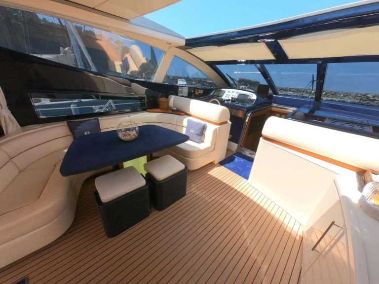 Noleggio Yacht di lusso a Poltu Quatu – Riva BABLUC