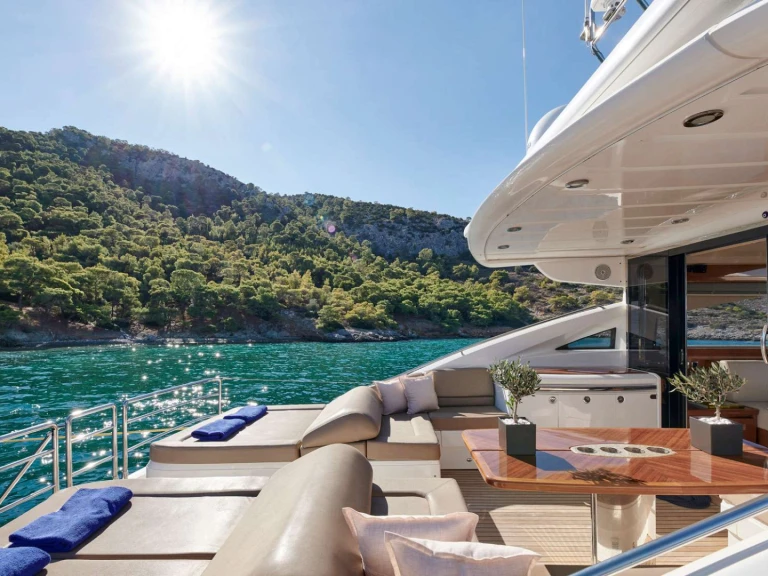 Noleggio Yacht di lusso a Atene – Princess, UK ALLY