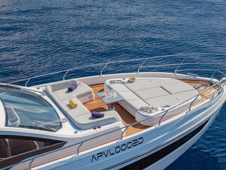Noleggio Yacht di lusso Azimut con patente nautica