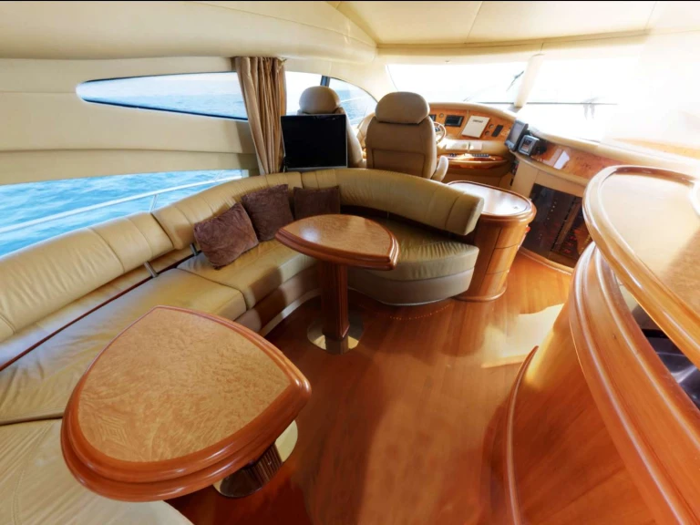 Noleggio Yacht di lusso Azimut con patente nautica