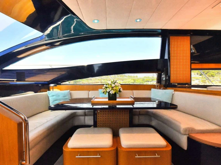 Noleggio Yacht di lusso Riva con patente nautica