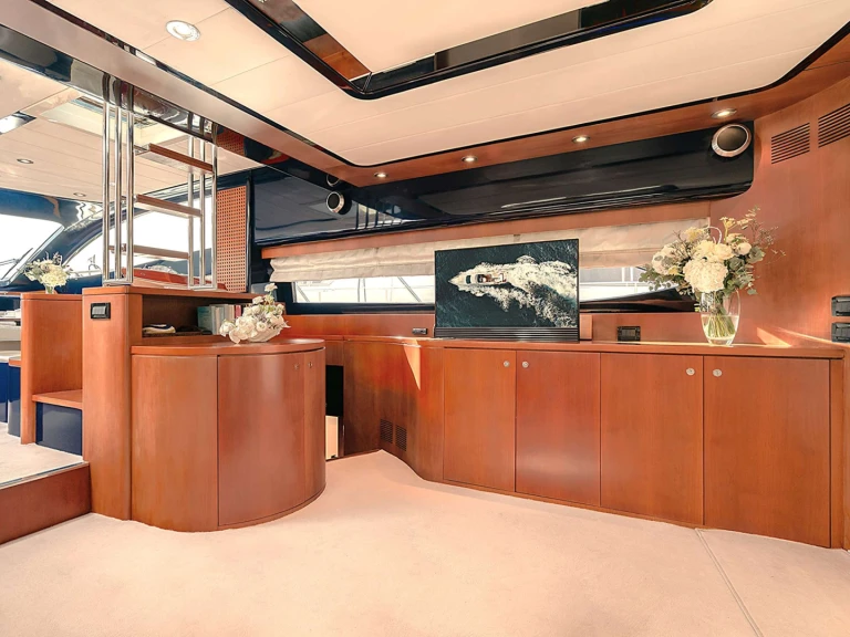 Noleggio Yacht di lusso Riva con patente nautica