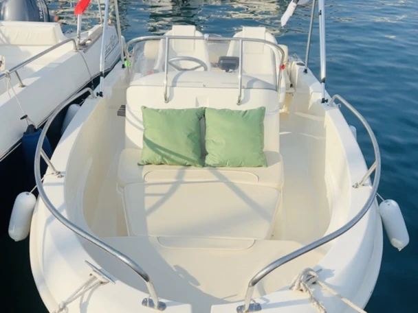 Noleggio Barca a motore con o senza skipper Jeanneau a Mandelieu-la-Napoule