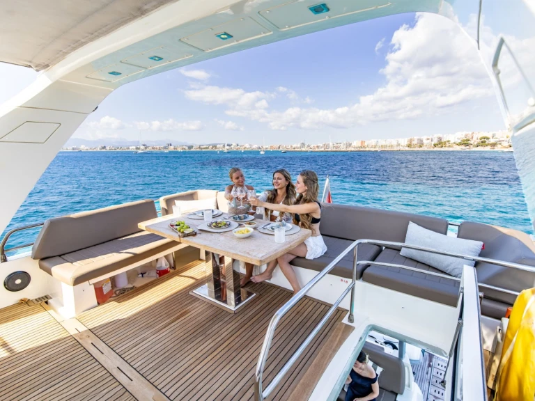 Noleggio barche Prestige Yachts BLUE M a Napoli su Samboat