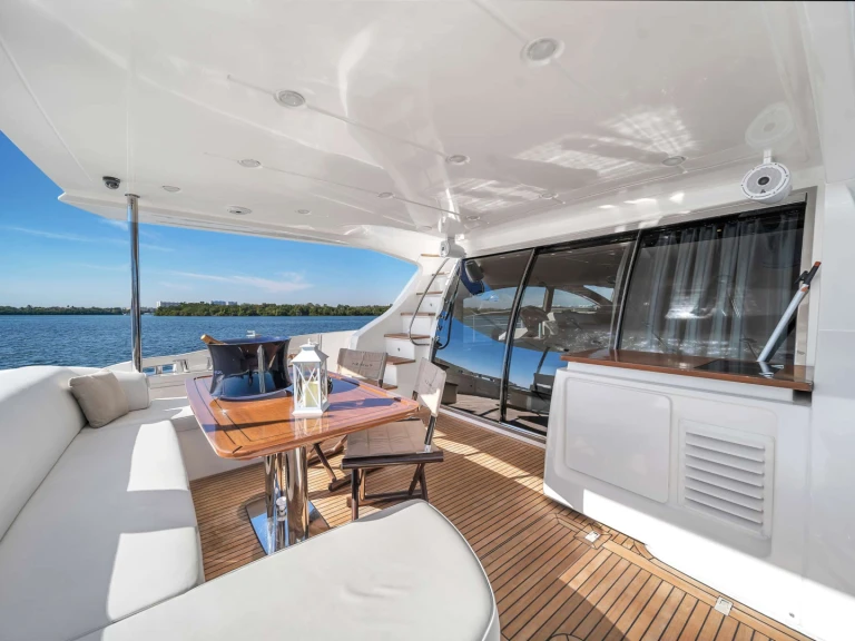 Noleggiare una Azimut LUPO II a Sunny Isles Beach