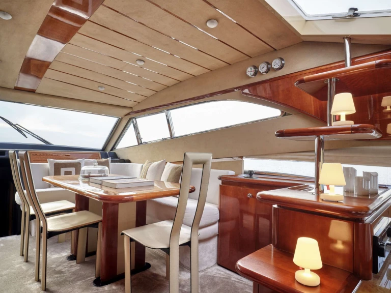 Yacht di lusso a noleggio a Atene al miglior prezzo