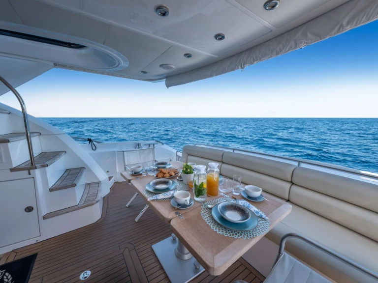 Yacht di lusso a noleggio a Atene al miglior prezzo