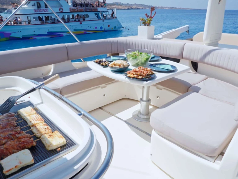 Noleggio Yacht di lusso Princess, UK con patente nautica
