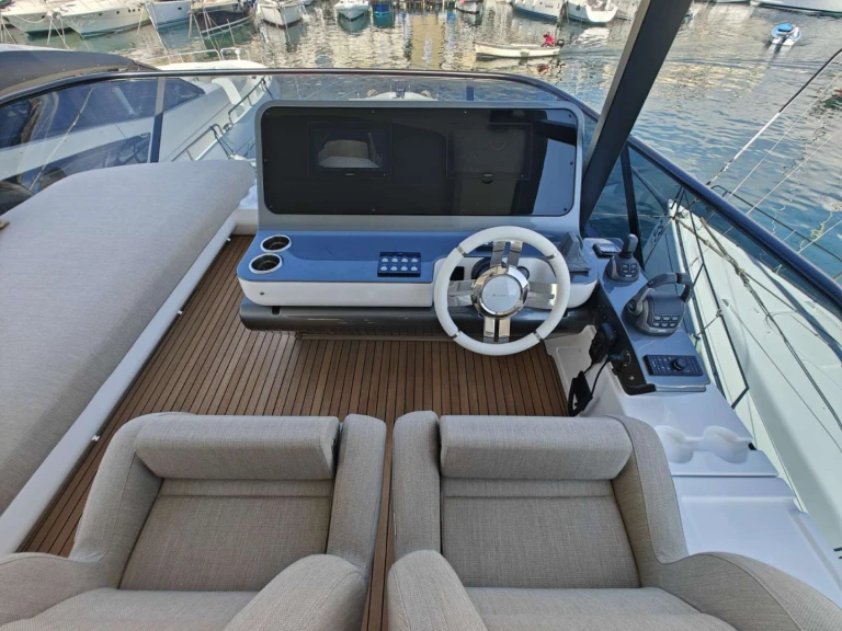 Noleggio Yacht di lusso a Napoli – Azimut ARAGREV 4