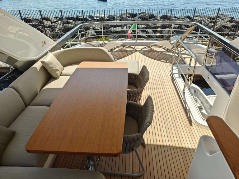 Noleggio barche Azimut ARAGREV 4 a Napoli su Samboat