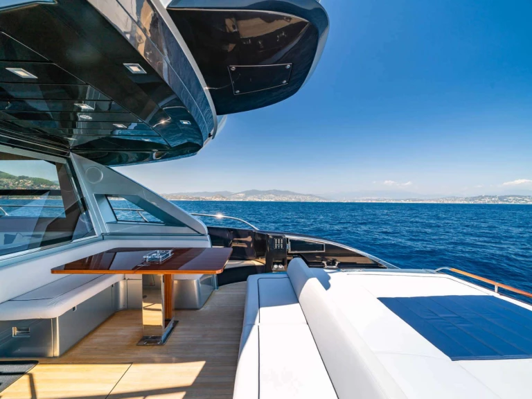 Noleggio Yacht di lusso a Castelsardo – Riva BLUE SHARK