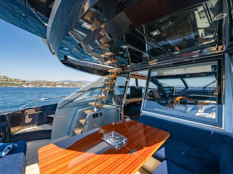 Noleggio Yacht di lusso con o senza skipper Riva a Castelsardo