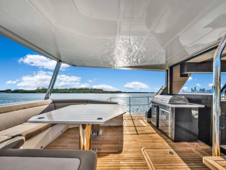 Noleggio Yacht di lusso con o senza skipper Galeon a Miami Beach