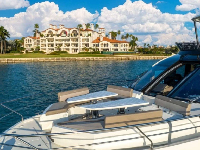 Yacht di lusso a noleggio a Miami Beach al miglior prezzo