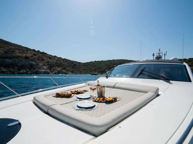 Noleggio Yacht di lusso Princess, UK con patente nautica