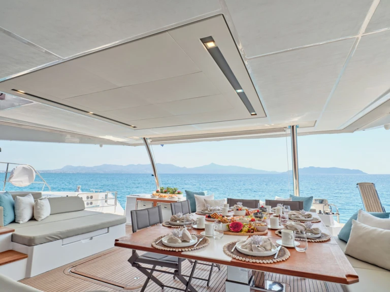 Noleggiare una Fountaine Pajot ELLY a Il Pireo