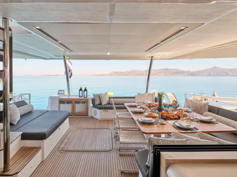 Yacht di lusso a noleggio a Il Pireo al miglior prezzo