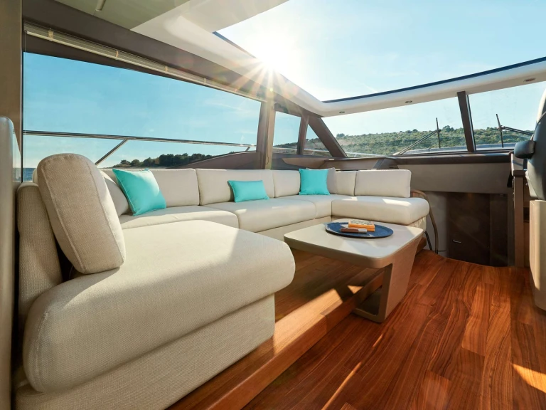 Noleggio Yacht di lusso a Spalato – Princess, UK MeSoFa