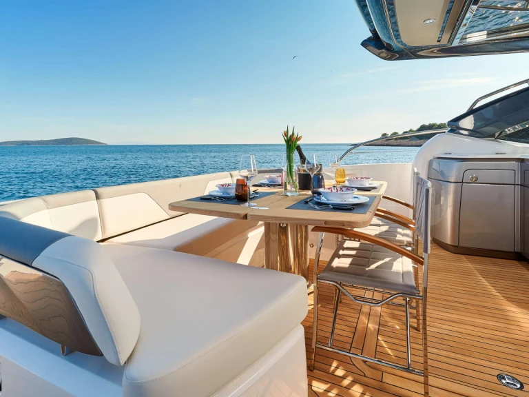 Noleggio barche Princess, UK MeSoFa a Spalato su Samboat
