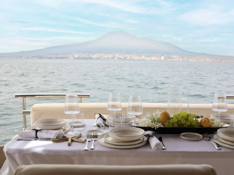 Noleggio Yacht di lusso a Castellammare di Stabia – Terranova Yachts AZUR
