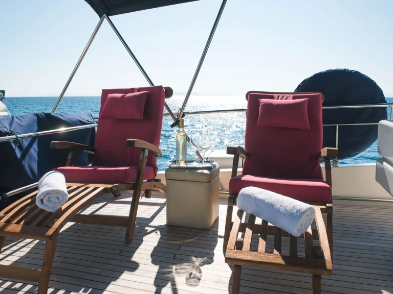 Noleggio Yacht di lusso a Il Pireo – Posillipo TEMPTATION