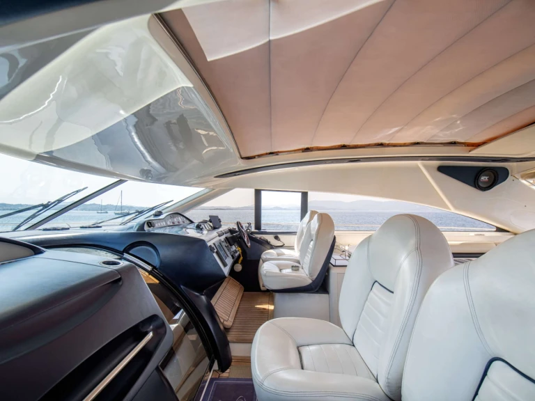 Noleggio Yacht di lusso a Atene – Princess, UK EVENIA