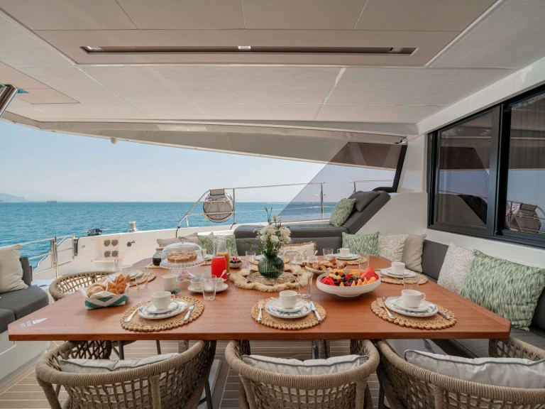 Noleggio Yacht di lusso Fountaine Pajot con patente nautica
