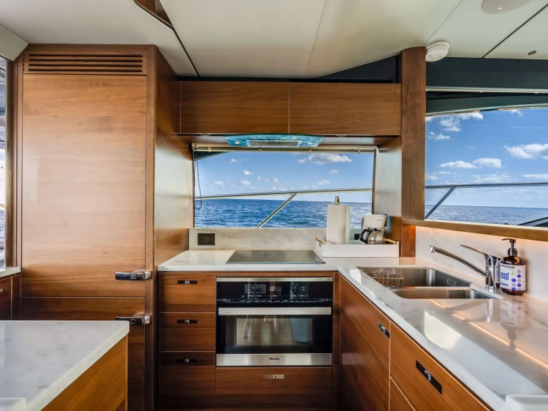 Noleggio Yacht di lusso Princess, UK con patente nautica