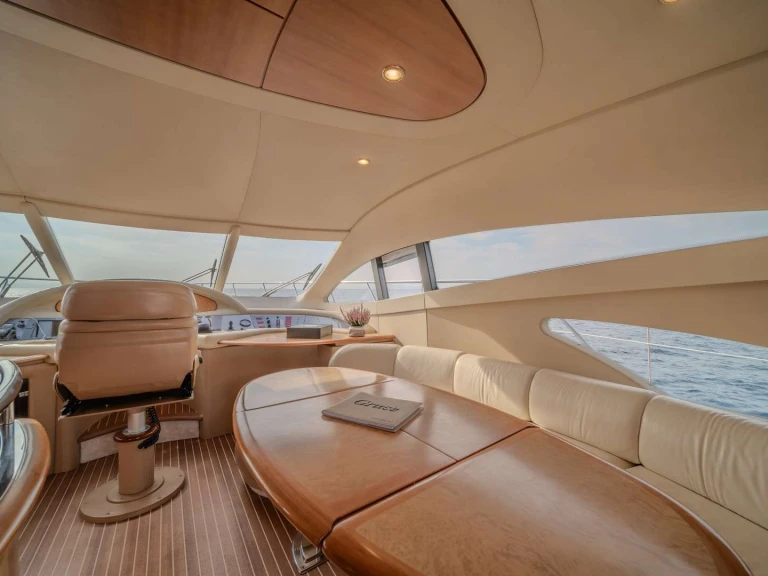 Noleggiare una Azimut GRACE a Atene
