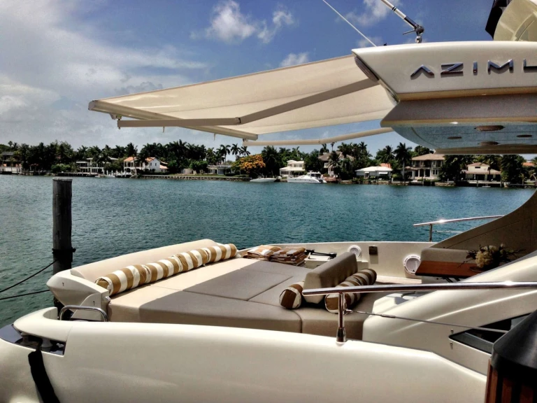 Noleggio Yacht di lusso Azimut con patente nautica