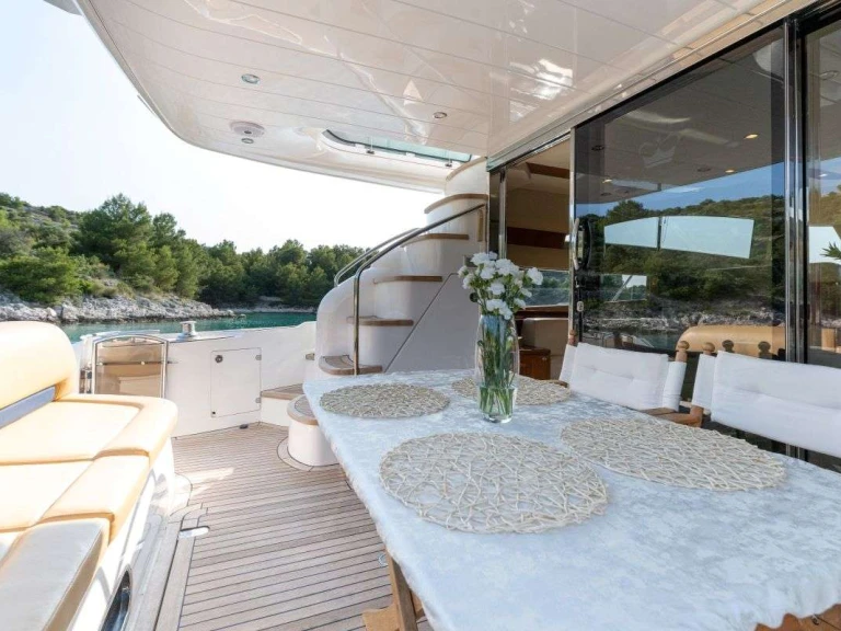 Noleggio Yacht di lusso Princess, UK con patente nautica
