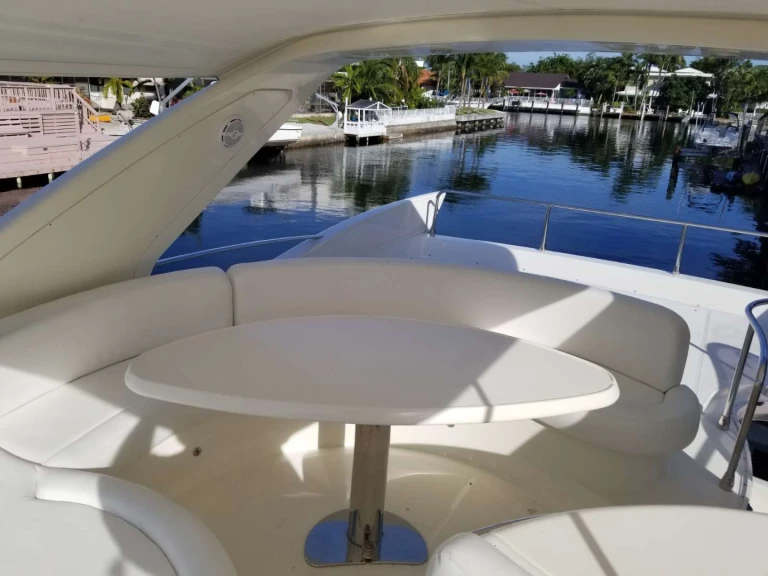 Noleggiare una Azimut Shedai a Miami Beach