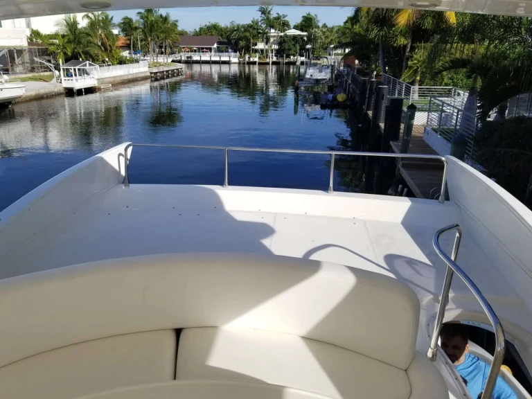 Noleggio Yacht di lusso a Miami Beach – Azimut Shedai
