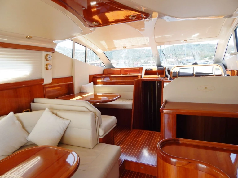 Noleggio Yacht di lusso a Cannigione –  LADY SHINE