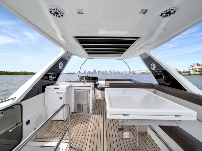Noleggio Yacht di lusso a Miami – Galeon Infinity