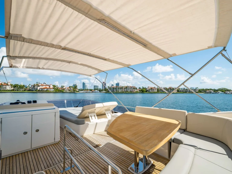 Noleggio Yacht di lusso a Miami – Prestige Yachts Molto Piaciuto