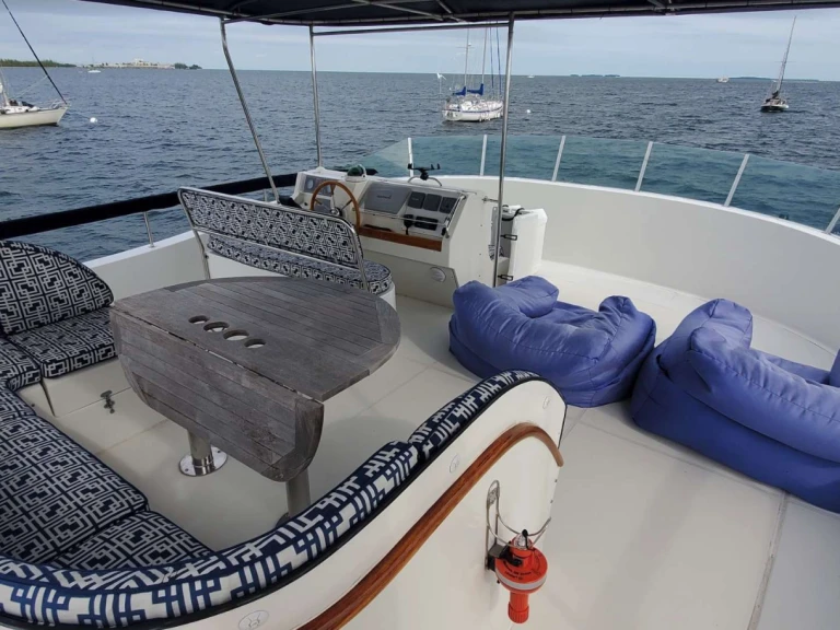 Noleggio Yacht di lusso ALLIAURA MAR con patente nautica