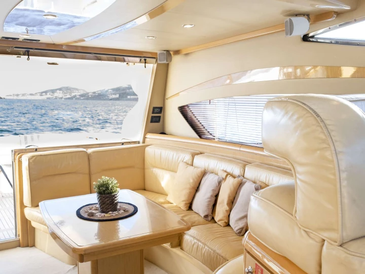 Noleggio barche Ferretti ARABELLA a Mykonos (Isola) su Samboat