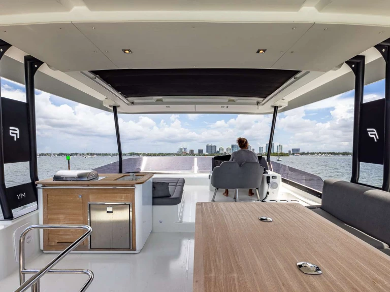 Noleggio Yacht di lusso Fountaine Pajot con patente nautica