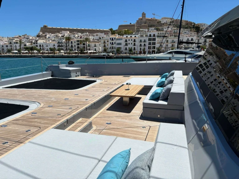 Noleggio Yacht di lusso a Sardegna – Sunreef SHADES OF GREY