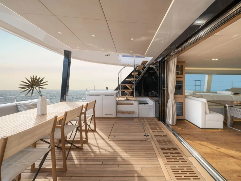 Yacht di lusso a noleggio a Napoli al miglior prezzo