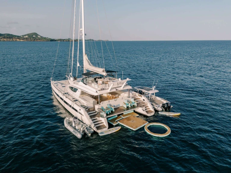 Noleggio Yacht di lusso a Caraibi – Privilege AVANTI