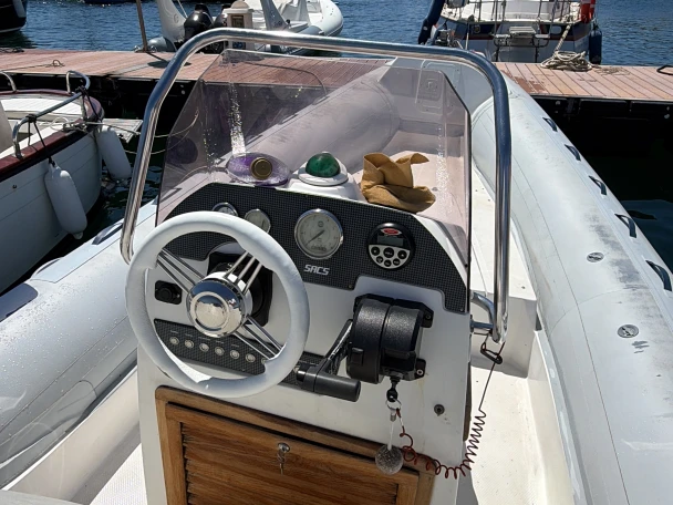 Gommone a noleggio a Porto di Torre del Greco al miglior prezzo