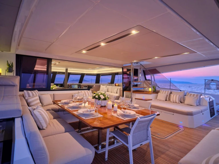 Noleggio Yacht di lusso Fountaine Pajot con patente nautica