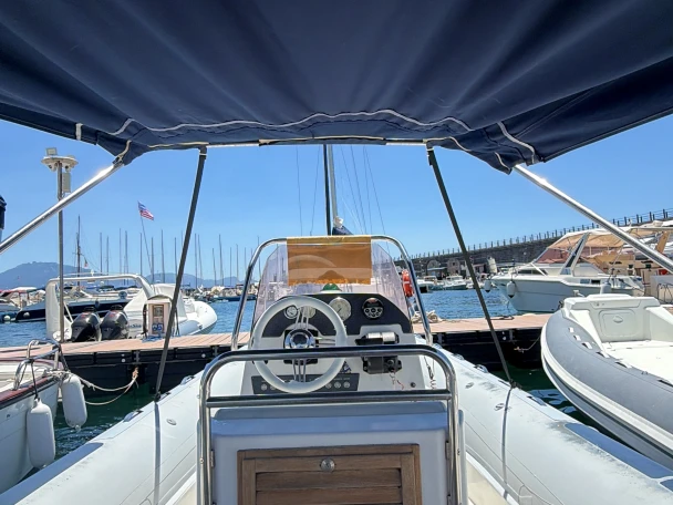 Gommone a noleggio a Porto di Torre del Greco al miglior prezzo