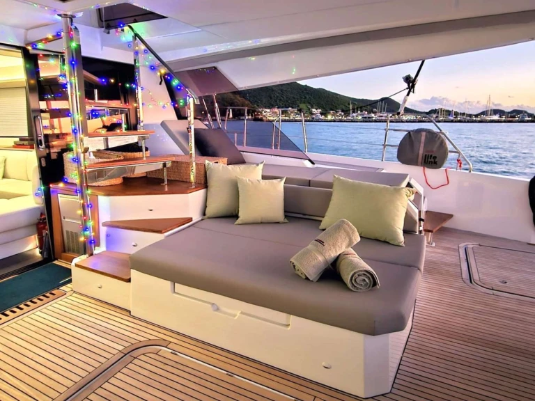 Noleggio barche Fountaine Pajot LOOMA a Corsica su Samboat