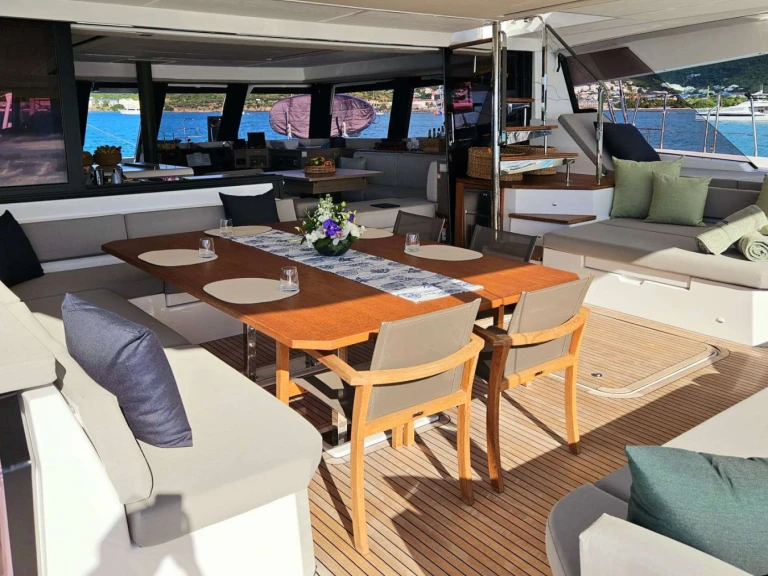 Noleggio Catamarano con o senza skipper Fountaine Pajot a Corsica