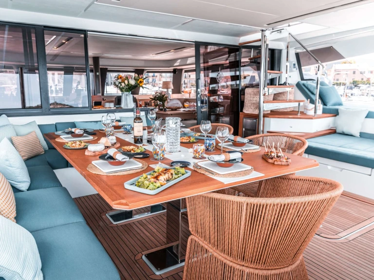 Noleggio Catamarano Fountaine Pajot con patente nautica