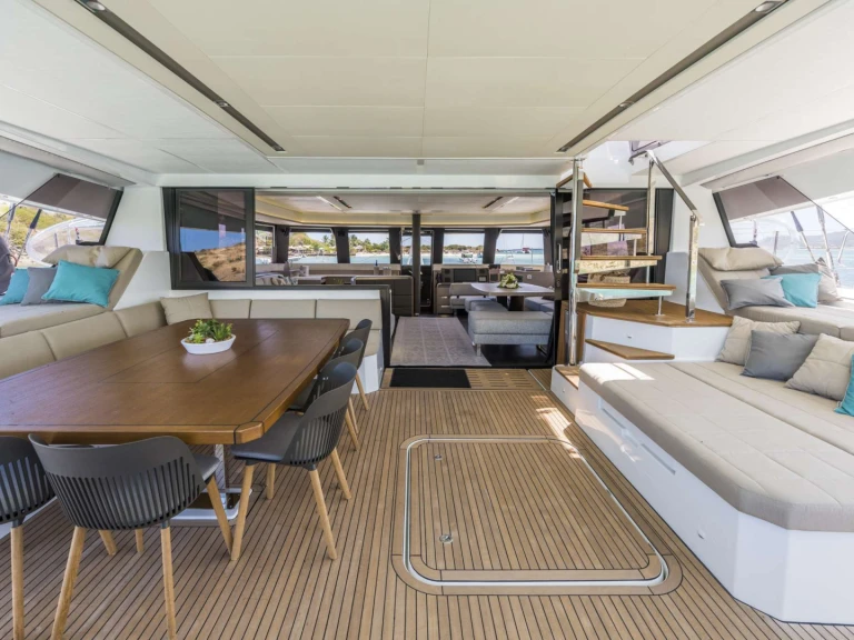 Yacht di lusso a noleggio a Napoli al miglior prezzo